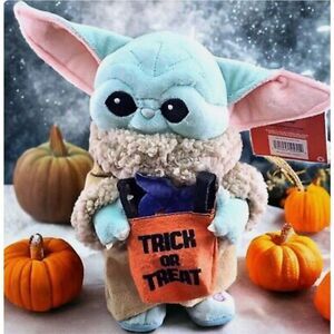 Disney Star Wars Mandalorian Grogu Trick or Treat Animated Halloween Plush 9”